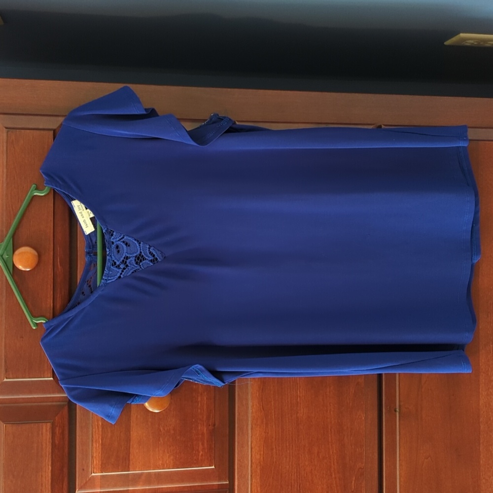 Women's blouse with lace details size Medium - Picture 1 of 3